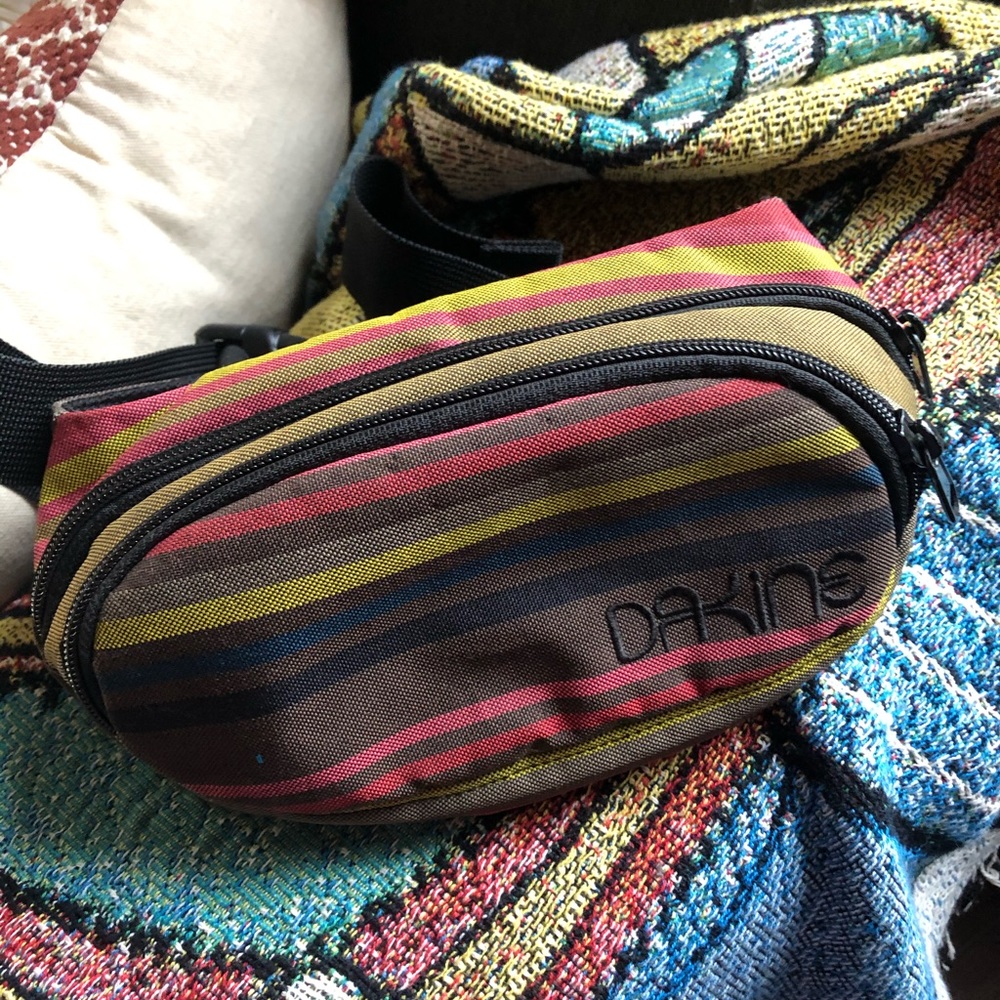 Dakine fanny pack